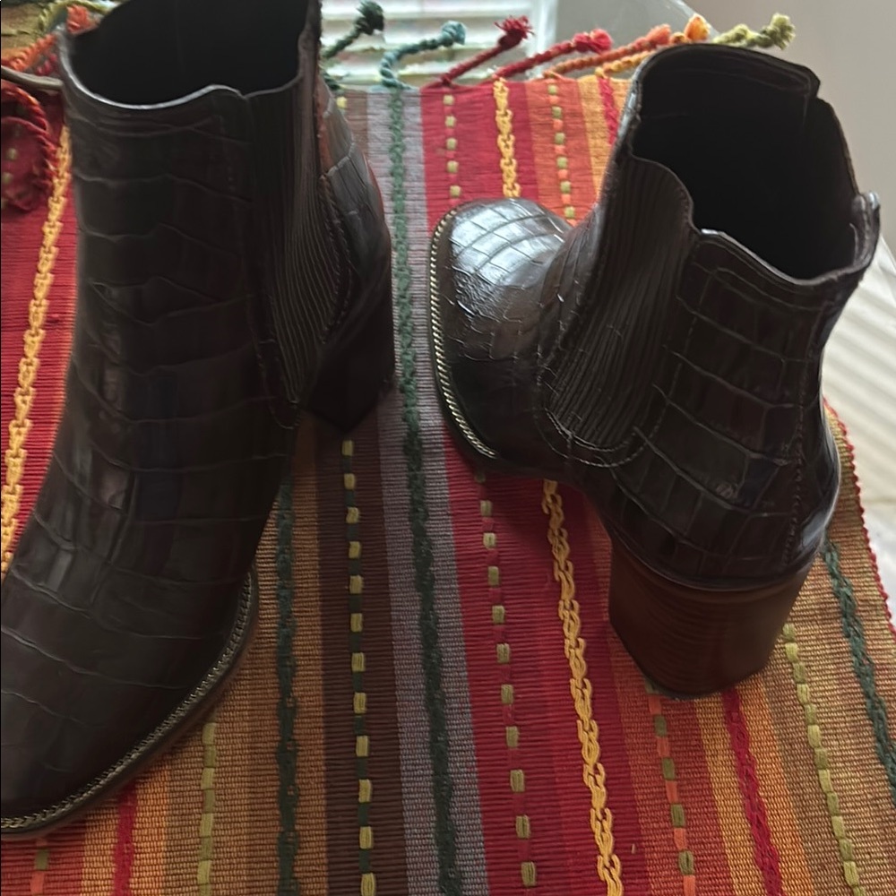 Vince Camuto Brown Ankle Boots Sleek Classic Design